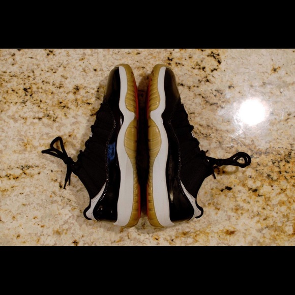 Air Jordan 11 Low “Infrared” - Picture 3 of 6